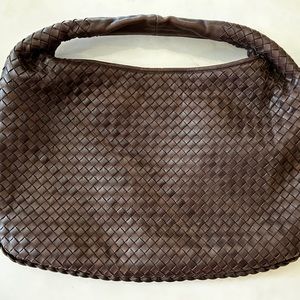 Bottega Veneta

VENETA LEATHER HANDBAG